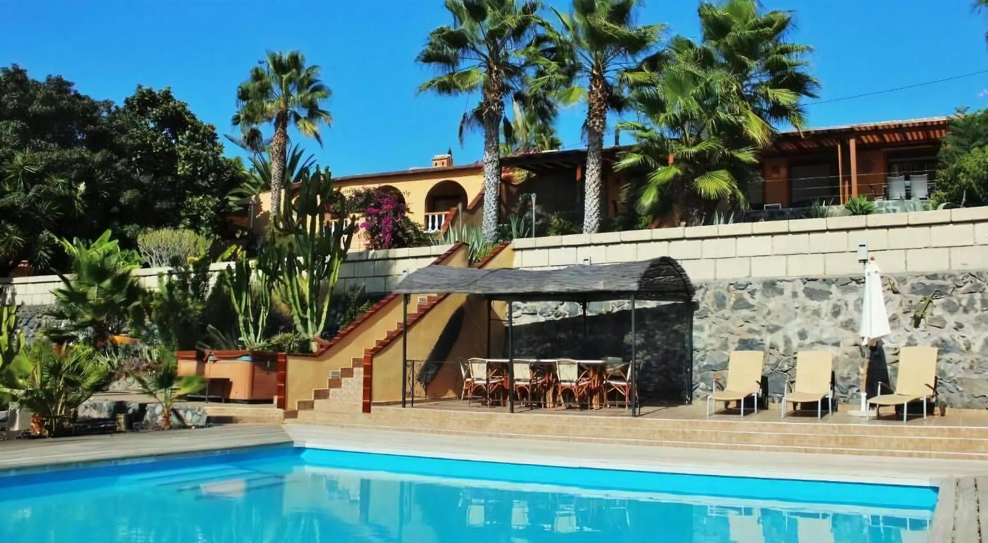 펜션 Casa Sevilla Mit Hellem Wohnbereich Und Terrasse 기아데이소라