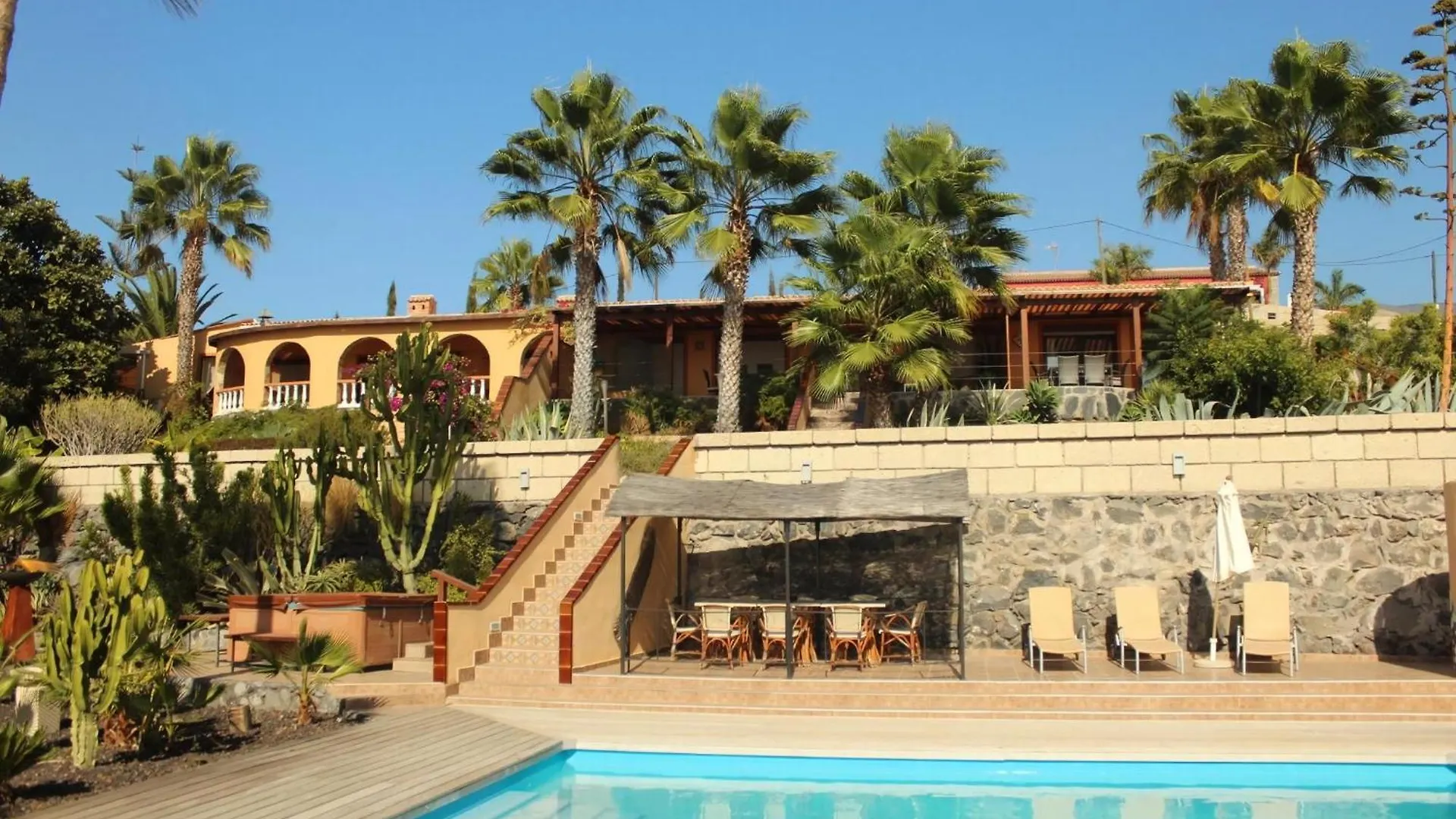 Casa Sevilla Mit Hellem Wohnbereich Und Terrasse Guía de Isora 0*,