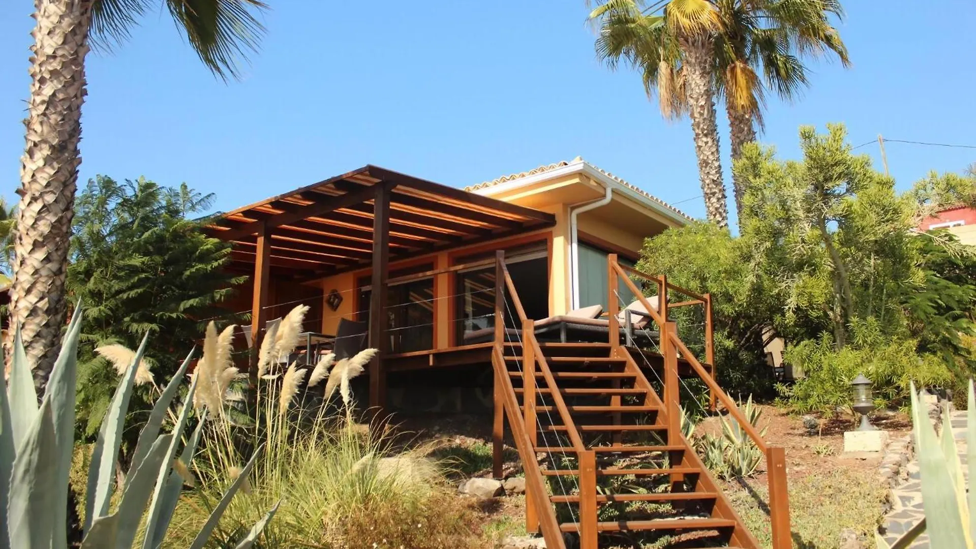Casa Sevilla Mit Hellem Wohnbereich Und Terrasse Guía de Isora